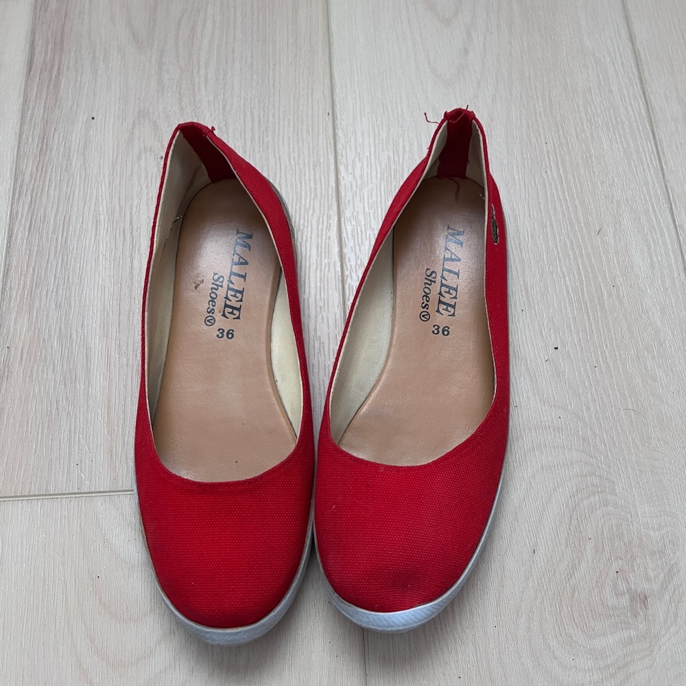 Red flats size 6